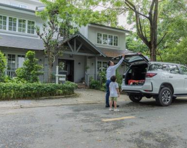 Nội thất Toyota Fortuner 2023: Hình ảnh, giá niêm yết và ưu đãi 04/2023