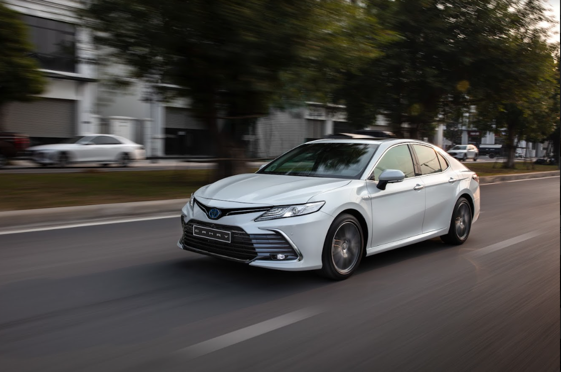 Mức tiêu thụ nhiên liệu trung bình của Camry là 4,4L/100km 