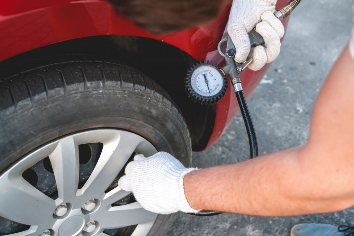 Cách kiểm tra áp suất lốp ô tô