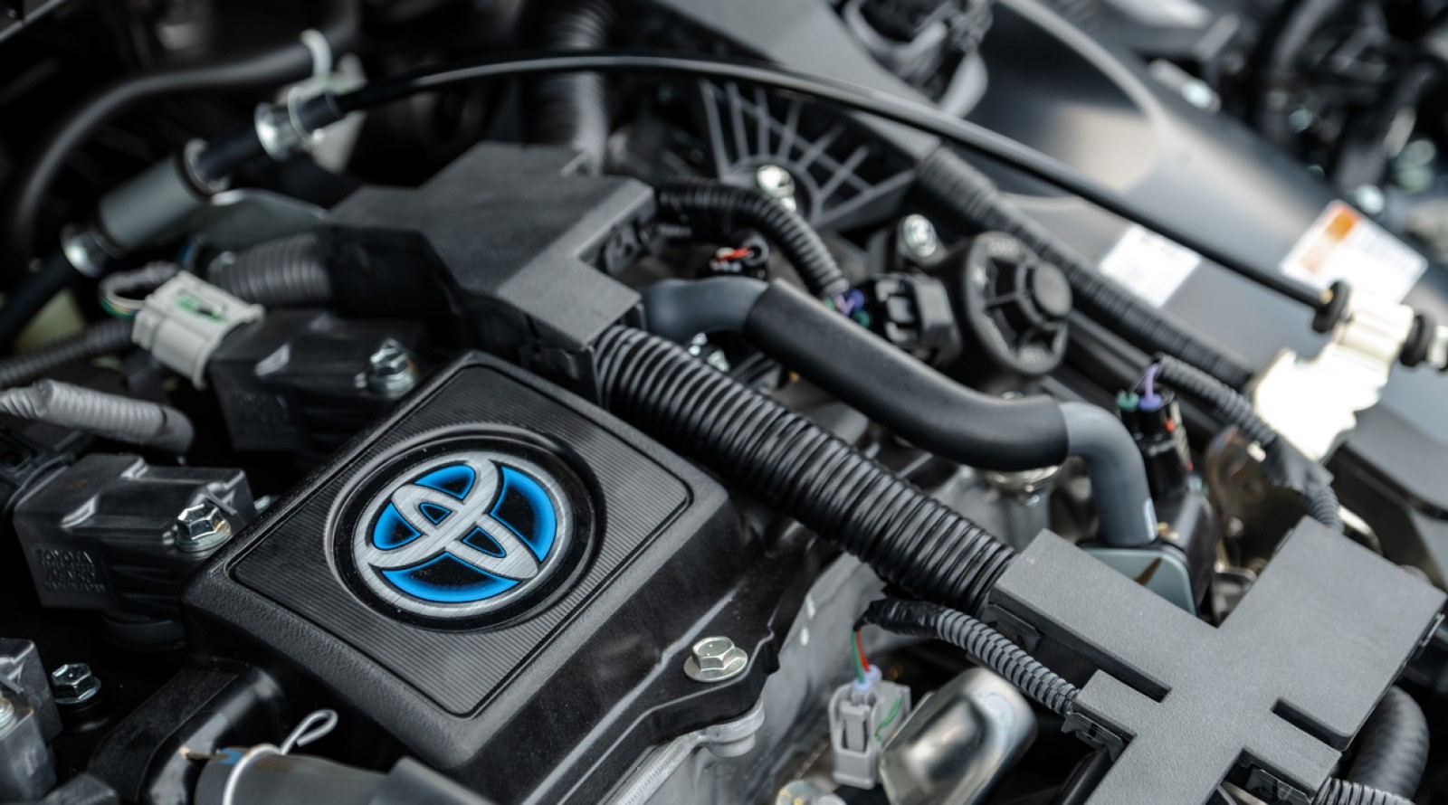 Bảo dưỡng xe Hybrid: Tưởng không dễ mà dễ không tưởng