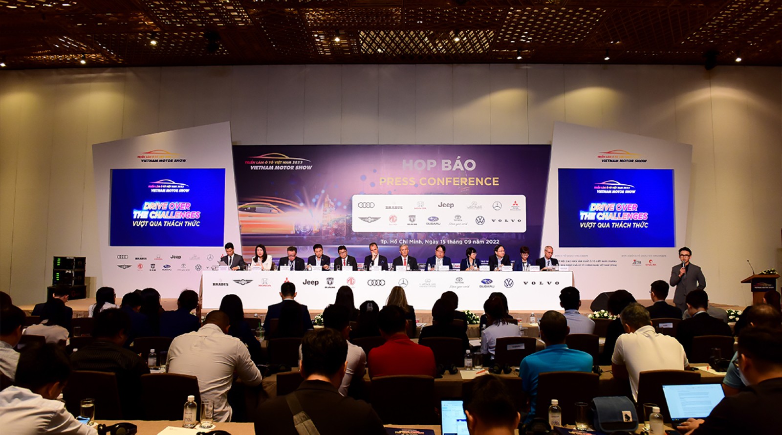 Khởi động Triển lãm ô tô Việt Nam 2022