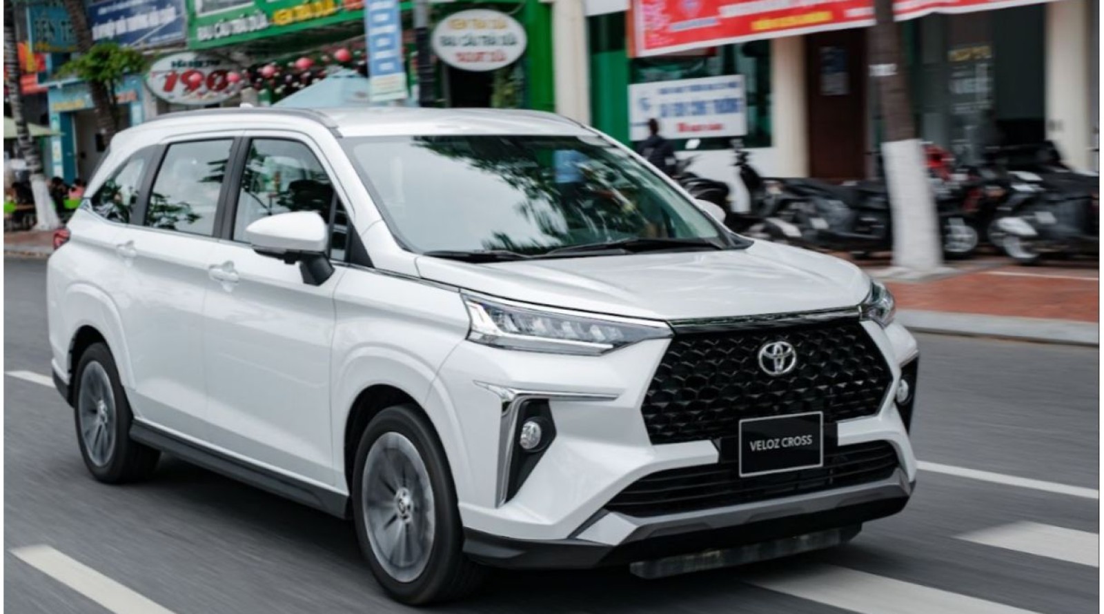 Toyota 7 chỗ Veloz Cross: Giá niêm yết và ưu đãi mới nhất (04/2023)