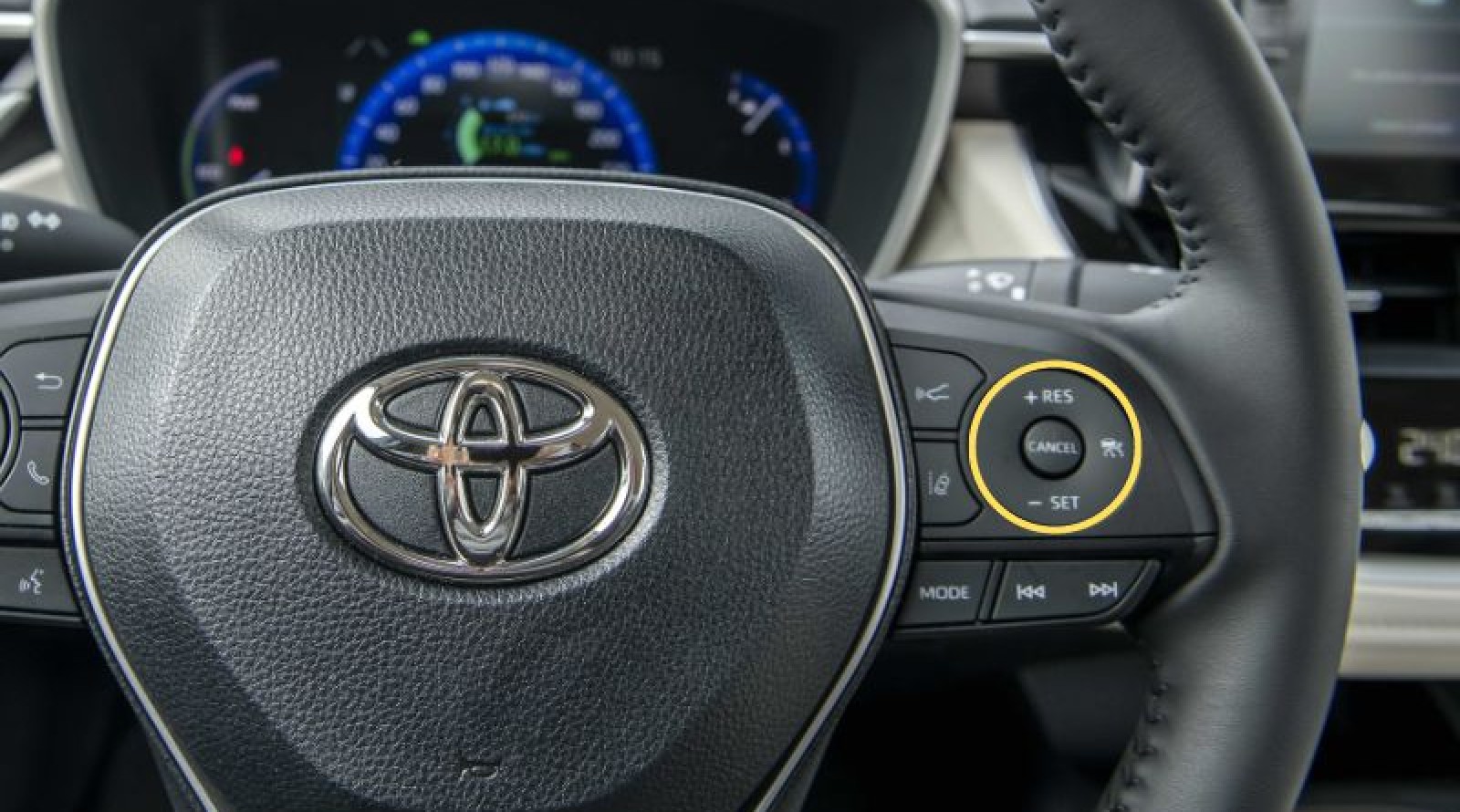 Cruise Control là gì? Chức năng và cách sử dụng trên xe ô tô