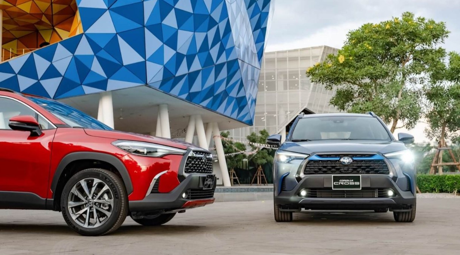 Các mẫu xe Toyota 5 chỗ gầm cao và bảng giá mới nhất (04/2023)