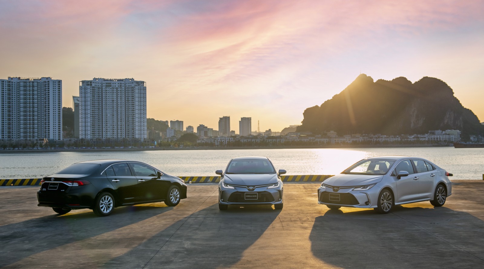 Corolla Altis tái xuất, thiết kế đổi mới, công nghệ tiên phong
