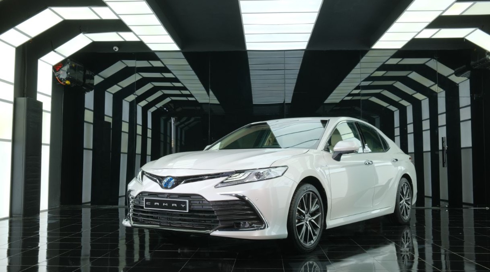 Nội thất Toyota Camry 2022: Hình ảnh, giá lăn bánh và ưu đãi mới nhất