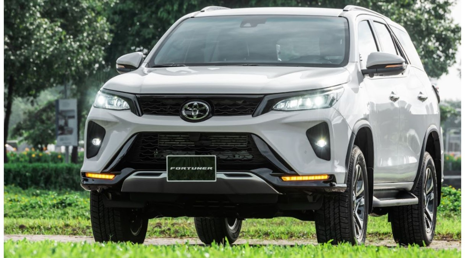 Toyota 7 chỗ Fortuner: Giá niêm yết và ưu đãi mới nhất (tháng 04/2023)