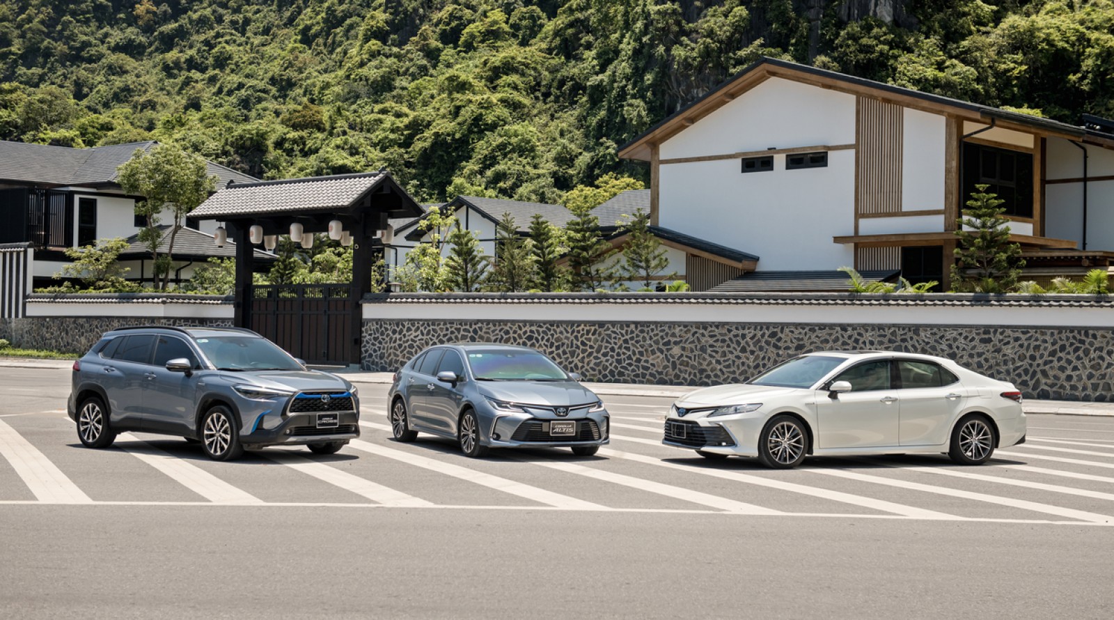 Bộ ba xe Toyota Hybrid tiên phong thị trường xe Việt
